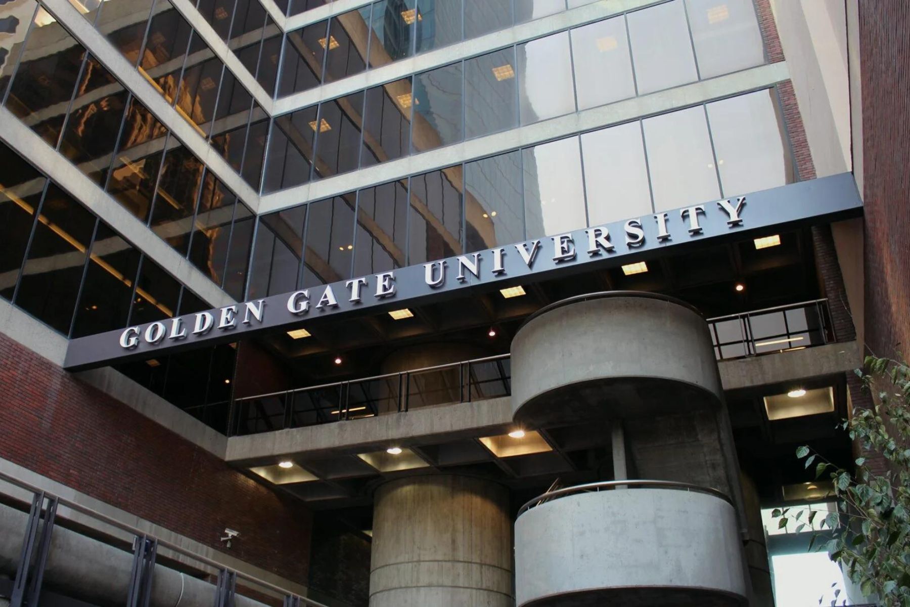 美国金门大学1.jpg